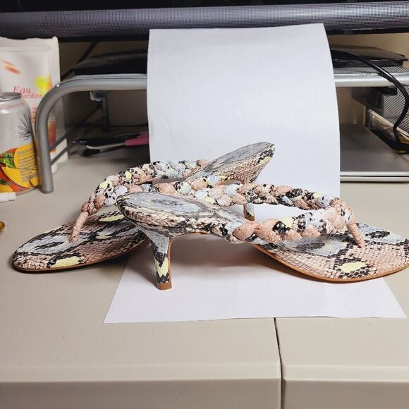 Vince Camuto  - Picture 6 of 17